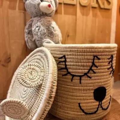0a658244055201dc8d32a6503cc96c33306ade4ac03eea882987f3322f84232a-1.webp Bear Basket – Handwoven Moroccan Storage with Adorable Bear Ears