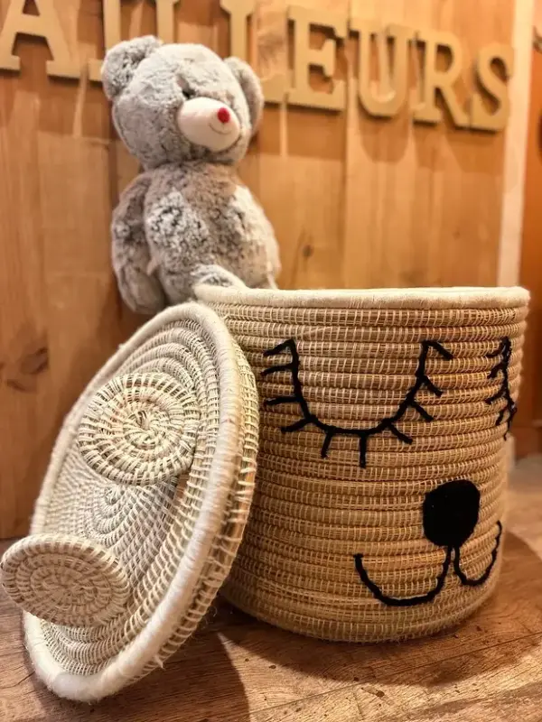 0a658244055201dc8d32a6503cc96c33306ade4ac03eea882987f3322f84232a-1.webp Bear Basket – Handwoven Moroccan Storage with Adorable Bear Ears