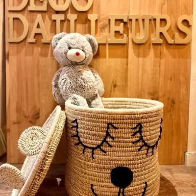 17de673a6677e55b2fe00c645a9276c76098be7e8d9fd6a8febabf3cf6f4cfa6-1.webp Bear Basket – Handwoven Moroccan Storage with Adorable Bear Ears