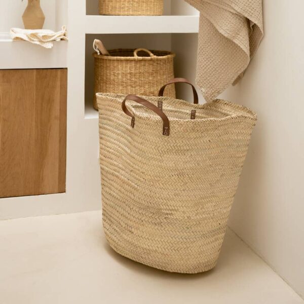 18f5a799a5efc18b4ffa7cbbec803024a7405b6f2b5a2ea8cce60f1addc9c228-2.jpeg XL Handwoven Palm Leaf Basket with Leather Handles – Moroccan Storage & Decor