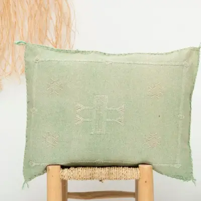 2a0f91321b52989e68adfcd0bb9c90dcf2478cdcc470f0e309d74f4dff3d1d1b-1.webp Handmade Cactus Silk Cover - Moroccan Berber Pillow | Vintage Boho Cushion