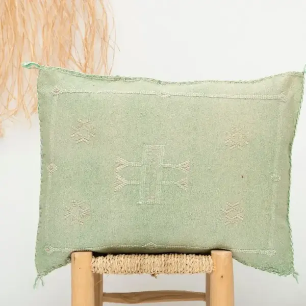 2a0f91321b52989e68adfcd0bb9c90dcf2478cdcc470f0e309d74f4dff3d1d1b-1.webp Handmade Cactus Silk Cover - Moroccan Berber Pillow | Vintage Boho Cushion