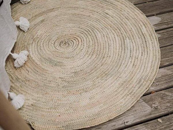 34ca2d3904a621f6dd0169cb38dd5bcbf2d9249db812a588b4831b12fb12b460-2.jpeg 🌸🛏️ Round Braided Carpet in Palm Leaf