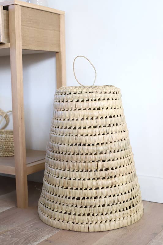 3cfe6d9c0362260e9bfd664c33fd037aad25be48fb3cc69a6e4e410c7e6de16b-1.jpeg Handwoven Palm Leaf Pendant Light – Moroccan Boho Ceiling Lamp