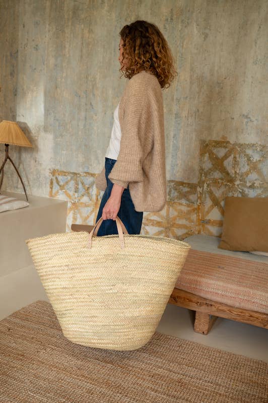 451376fb70b12764d086acc1067682bce2234d484f6d41cdfbe215ae684cee65-1.jpeg XL Handwoven Palm Leaf Basket with Leather Handles – Moroccan Storage & Decor