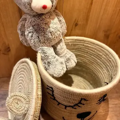 63c84663f953adc6abf060b4b36bbe77eda34e0dc4fa8a50a7e15d59b90ebfee-1.webp Bear Basket – Handwoven Moroccan Storage with Adorable Bear Ears