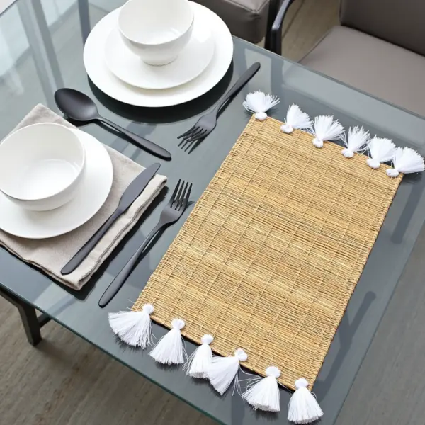 660c0851-41c6-4b25-8e00-088701d0d934.webp Hand-Woven Moroccan Tassel Placemats – Rattan & Cotton Dining Decor (15.5″ × 12″)