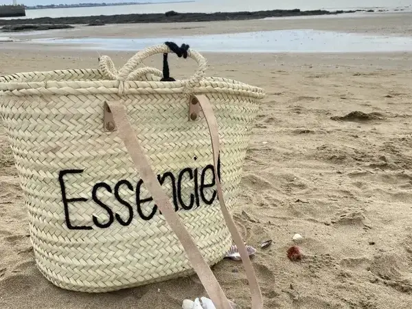 Handwoven Moroccan Shopping Basket – Palm Leaf Market & Beach Tote