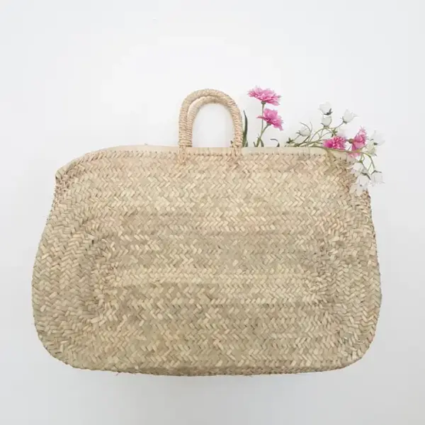 913a48e377b33d5ae4627240b2b7c64275c1eec287a43bc3716241e9224c8b04-1.webp Large Basket - Elegant Storage!
