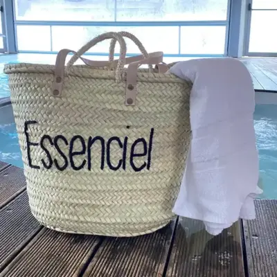 9411f763d04b4799b7350830f51628e40a4884c0da935d12cb384125fdec2fcd-1.webp Handwoven Moroccan Shopping Basket – Palm Leaf Market & Beach Tote