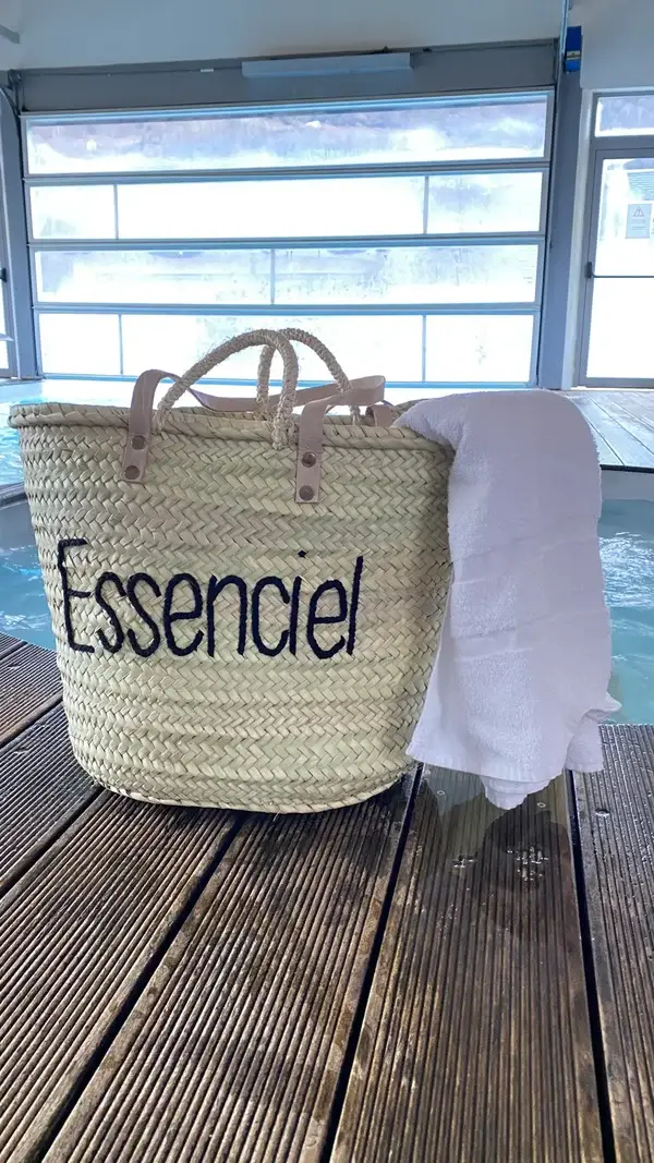 9411f763d04b4799b7350830f51628e40a4884c0da935d12cb384125fdec2fcd-1.webp Handwoven Moroccan Shopping Basket – Palm Leaf Market & Beach Tote