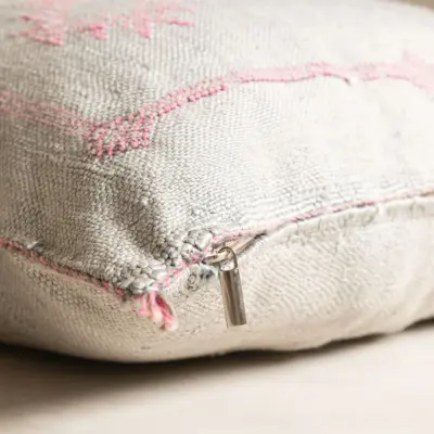 CSS57SHC_5518.webp Handmade Cactus Silk Cushion Cover – Vintage Bohemian Berber Pillow