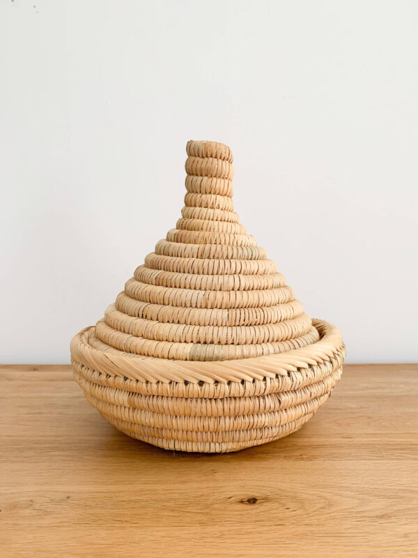 Tajine-en-osier2-scaled-2-1.jpg Wicker Tagine Basket – Handwoven Moroccan Decorative Cover (25x21 cm)