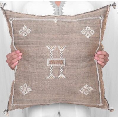 WhatsApp-Image-2021-04-08-at-16.24.06-5-1000x818-1.jpeg Handwoven Moroccan Cactus Silk Pillow Cover – Artisan Cushion in Multiple Colors (50×50 cm / 60×40 cm)