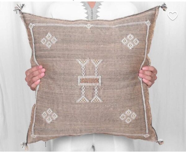 WhatsApp-Image-2021-04-08-at-16.24.06-5-1000x818-1.jpeg Handwoven Moroccan Cactus Silk Pillow Cover – Artisan Cushion in Multiple Colors (50×50 cm / 60×40 cm)