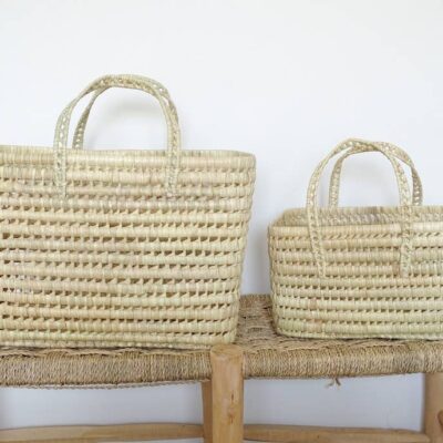 bb39252b6d1d6be9f10c06f1c583e02c504b2f214106ba0957b08a5f98ff1bf0-1.jpeg Handwoven Palm Leaf Magazine Holder – Large Moroccan Storage Basket