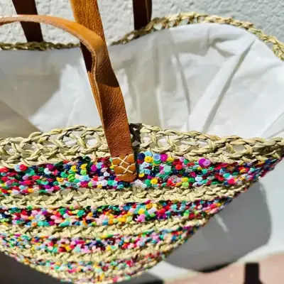 c48affbeae6c175189d232920067ec76241101b4e7cee3e91f955bb53f0a2d74-1.webp Sequin Basket – Handwoven Doum Palm Fiber Tote with Leather Handles & Drawstring Closure