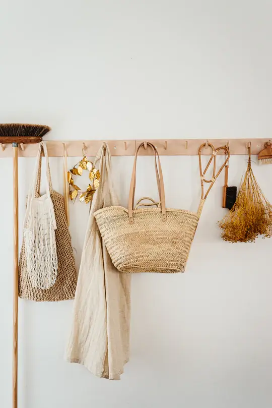 d30baa0fb3b08a3056e89c720ec493b9de34a5e7f5f09f2aefef952fbeac373a-1.webp French Market Basket – Handwoven Palm Fiber Tote with Double Leather & Palm Straps