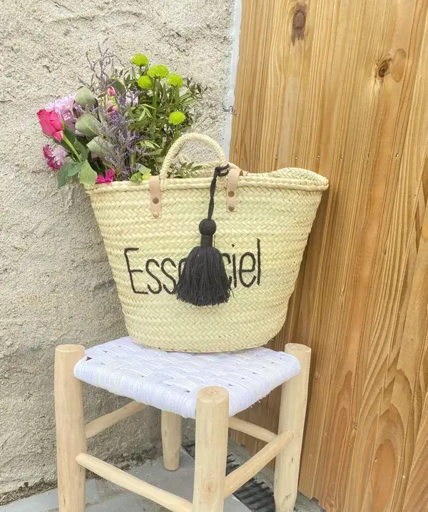db48d3b1b68066b9ba6975776efe0051691f85b4a158d1db35de9a55d7059e09-1.webp Handwoven Moroccan Shopping Basket – Palm Leaf Market & Beach Tote