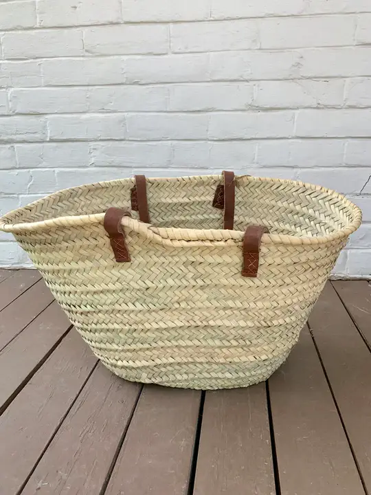 dfebb40a266980c1827089b06304cdf33327757c2b8c6481aae8c0752fc640db-1.webp Handwoven Wicker Basket with Long Handles – Versatile Tote & Storage