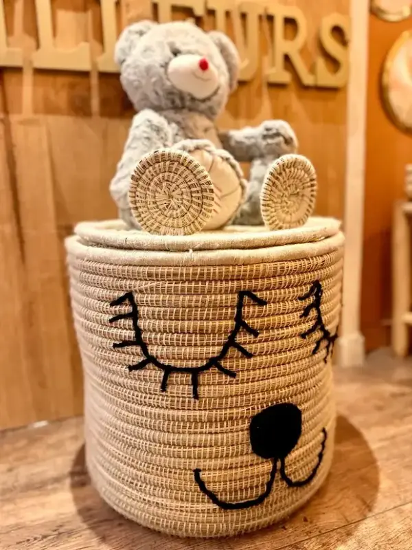 e17c7256869ec9e9ff9a40625cadf9f40683fe418b2be2af5ecd1610fa34c33a-1.webp Bear Basket – Handwoven Moroccan Storage with Adorable Bear Ears
