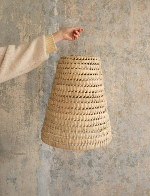 e583206a3dd80466a890de78de5852e1eccb442254364c01c55e342dbf9226d5-1-1.jpeg Handwoven Palm Leaf Pendant Light – Moroccan Boho Ceiling Lamp