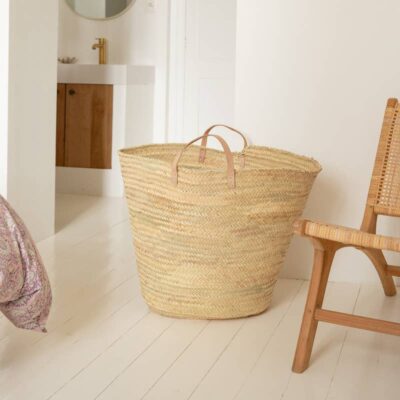 f03c90fc238ad05495e90cffbd73e934663f0f408c857a077782a5d7dd026d6e-1.jpeg XL Handwoven Palm Leaf Basket with Leather Handles – Moroccan Storage & Decor