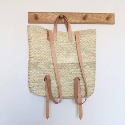 f8e2aa64fd0a1df657a9299e3574b38c6304772b8c385b437fe6565073623b4c-1.jpeg Handwoven Moroccan Straw Backpack – 2 Sizes, Adjustable Leather Straps