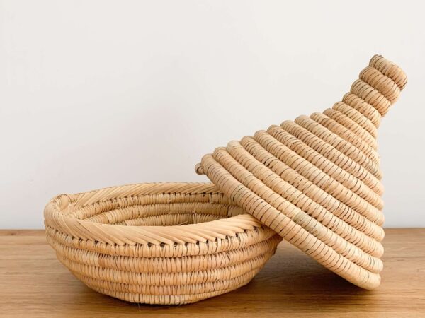 tajine-simple-scaled-2-1.jpg Wicker Tagine Basket – Handwoven Moroccan Decorative Cover (25x21 cm)
